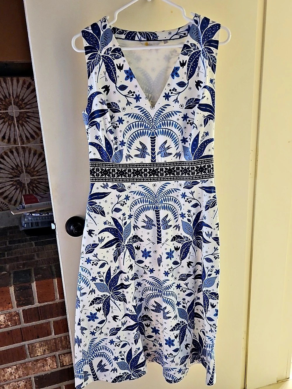 Boden Floral Midi Dress in Blue & White Size 8 Like New